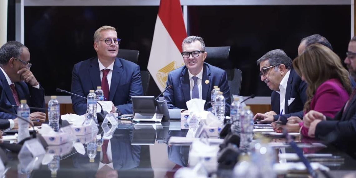 التخطيط والبترول يبحثان زيادة الإنتاج وتحسين خدمات المواطنين