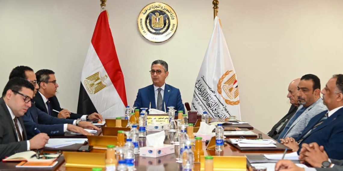 التموين تبحث استقرار منظومتي الطحن والخبز وتوافر الدقيق