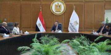 وزير التعليم العالي يبحث تعزيز التعاون مع فيليبس