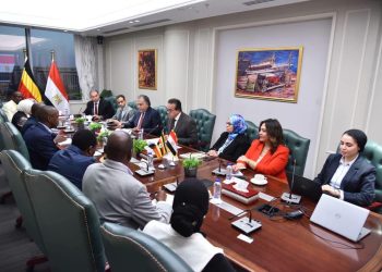 وزير الصحة يبحث تعزيز التعاون مع أوغندا