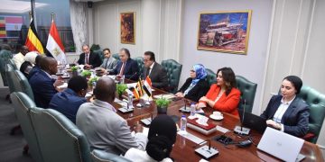 وزير الصحة يبحث تعزيز التعاون مع أوغندا