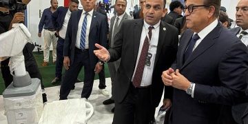 وزير الصحة يتفقد جناح «الفجر ميديكال» في معرض «EGY HEALTH 2026»