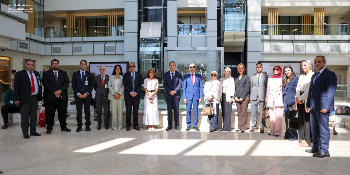 رئيس الهيئة العامة للرقابة المالية يتفقد مستشفي أهل مصر ويدعم رسالته الإنسانية