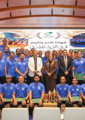 رئيس البريد تكرم الفرق الرياضية الفائزة في بطولة الشركات