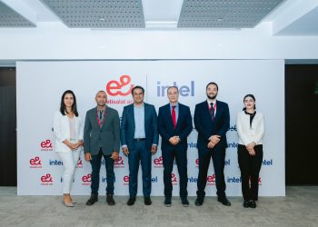 اتفاقية تفاهم بين إي آند مصر وإنتل لتسهيل الوصول لبرامج التدريب على الذكاء الاصطناعي للمواطنين