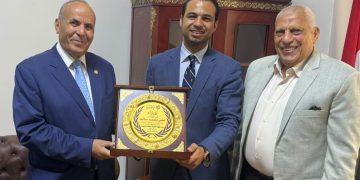 «بحر للأنظمة القانونية» تكرم علي سالم لدوره في دعم الصناعة ومجتمع الأعمال