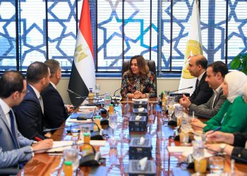منال عوض تبحث الحلول الرقمية لتفعيل منظومة المسؤولية الممتدة للمنتج