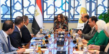 منال عوض تبحث الحلول الرقمية لتفعيل منظومة المسؤولية الممتدة للمنتج