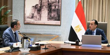 رئيس الوزراء يبحث تطورات الأنشطة المالية غير المصرفية وتعزيز إسهامها في الاقتصاد