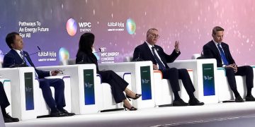 كريم بدوي: مصر تستهدف زيادة إنتاج الطاقة وجذب الاستثمارات