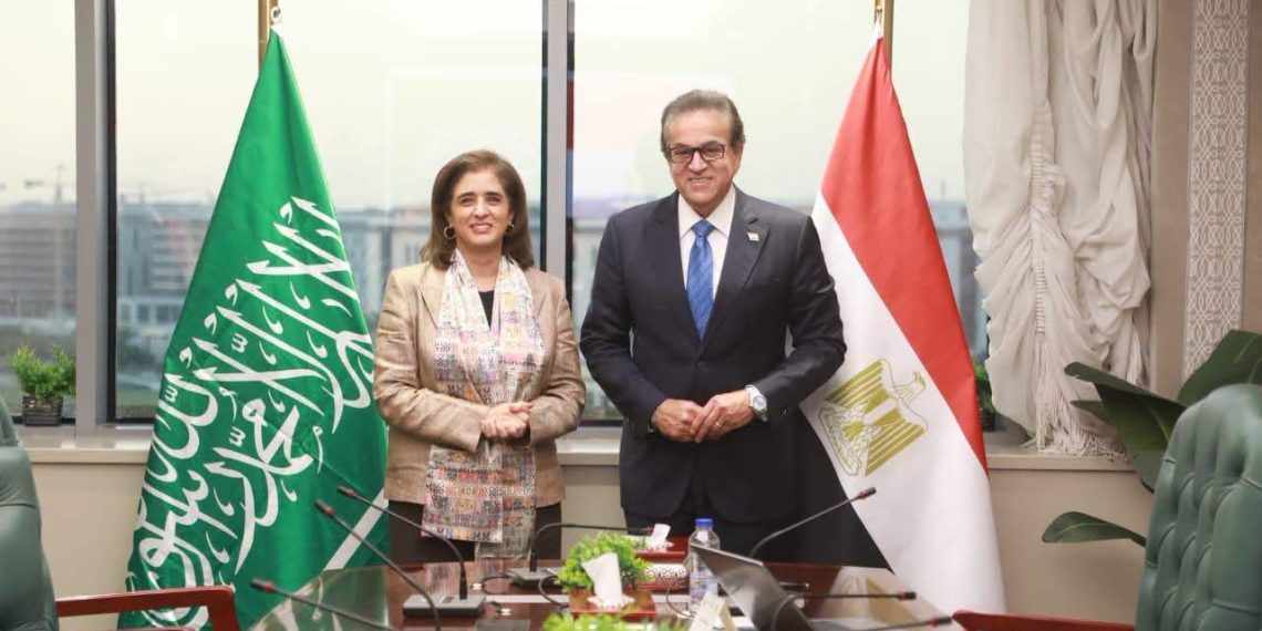 وزير الصحة يبحث تعزيز التعاون مع منظمة الصحة العالمية