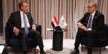 وزير الخارجية يبحث مع أمين منظمة التعاون الإسلامي دعم القضايا الإسلامية