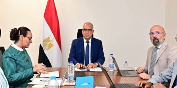 سويلم يبحث تعزيز التحلية لإنتاج الغذاء مع الجامعة الأمريكية بالقاهرة