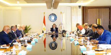 التخطيط تبحث تعظيم الاستفادة من أصول بنك الاستثمار القومي