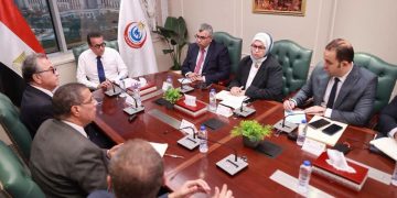 وزير الصحة يبحث تطوير الجراحات الروبوتية وتوطين التقنيات الطبية الحديثة