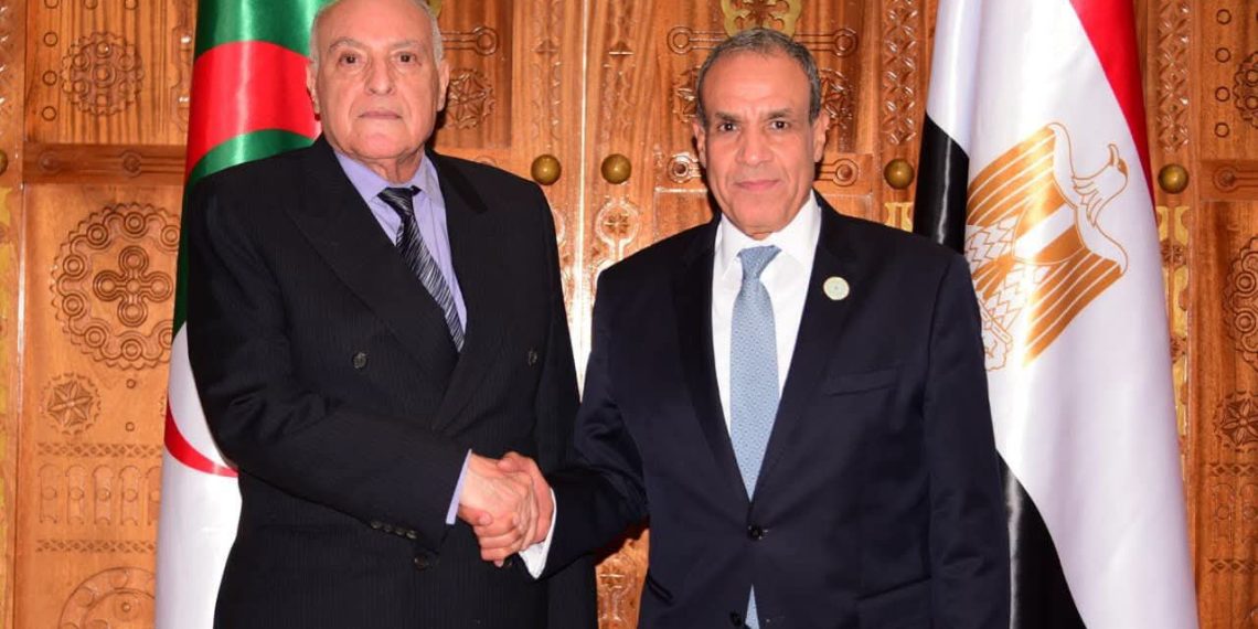 عبد العاطي يبحث مع نظيره الجزائري تعزيز التعاون الثنائي والتنسيق الإقليمي