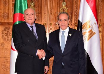 عبد العاطي يبحث مع نظيره الجزائري تعزيز التعاون الثنائي والتنسيق الإقليمي