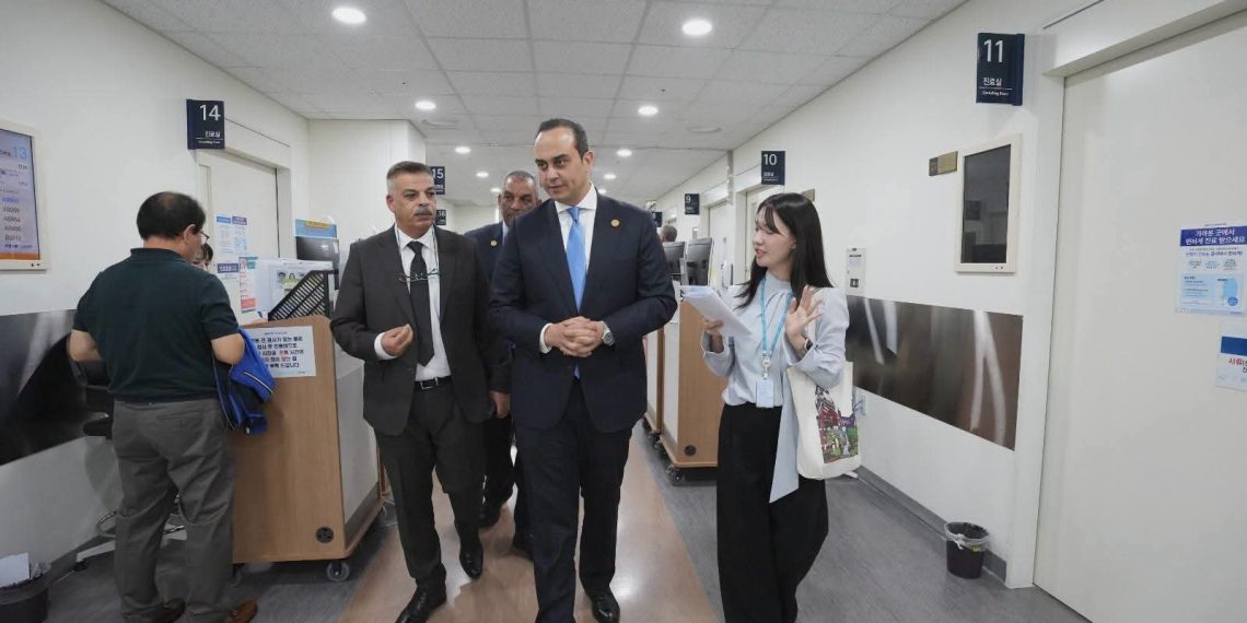 رئيس هيئة الرعاية الصحية يبحث التعاون الطبي والصيدلي مع مؤسسات كورية
