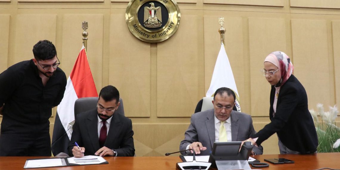 تحديث الصناعة وبلاك سميث يتعاونان لتوظيف الذكاء الاصطناعي في المصانع المصرية