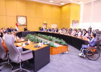 التضامن تبحث توفير الكراسي المتحركة والأجهزة التعويضية لذوي الإعاقة