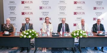 «Kleek developments» توقع اتفاقية إدارة فندق كراون بلازا القاهرة الجديدة مع «IHG» العالمية
