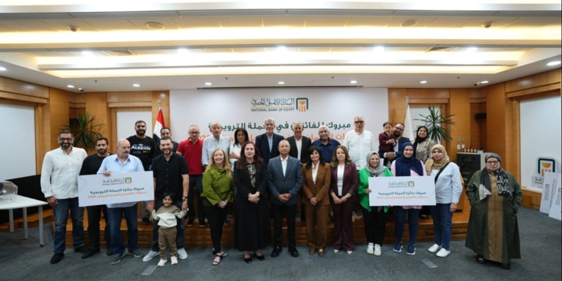 البنك الأهلي المصري يسلم جوائز الفائزين في الحملة الترويجية لبطاقات الائتمان والخصم المباشر «صيف 2026»